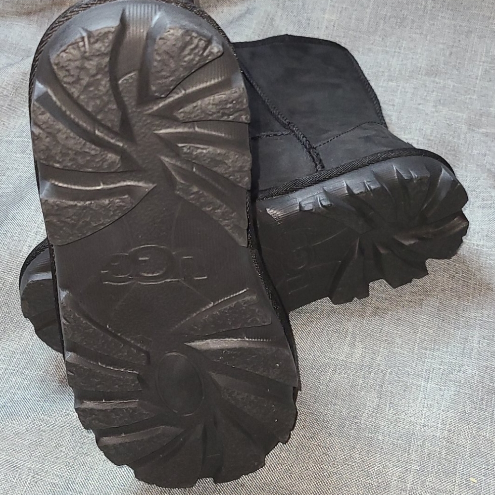 Uggs - Picture 3 of 4